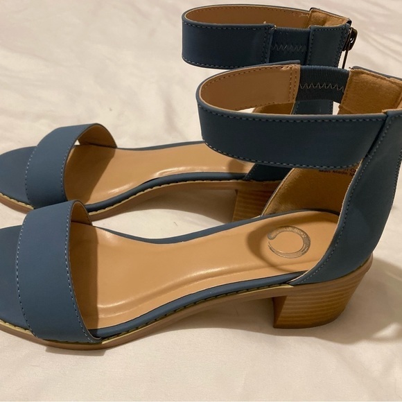 NEW IN BOX Journee Collection “Percy” Sandals. Blue. Women’s Size 7M - Picture 6 of 9